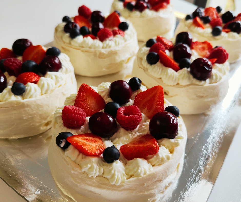 pavlovas meringues fruits rouges dessert ete j cuisine